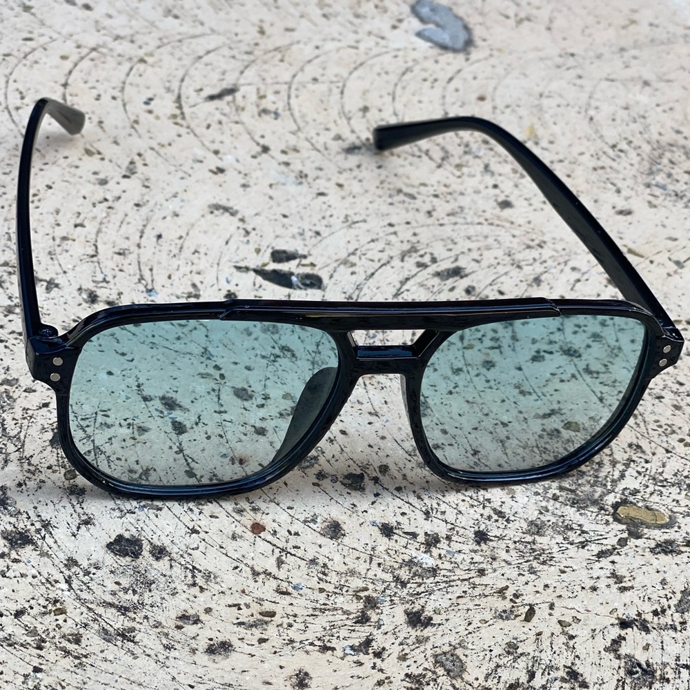Stylish Black Sunglasses with Sky Blue Lenses (01)